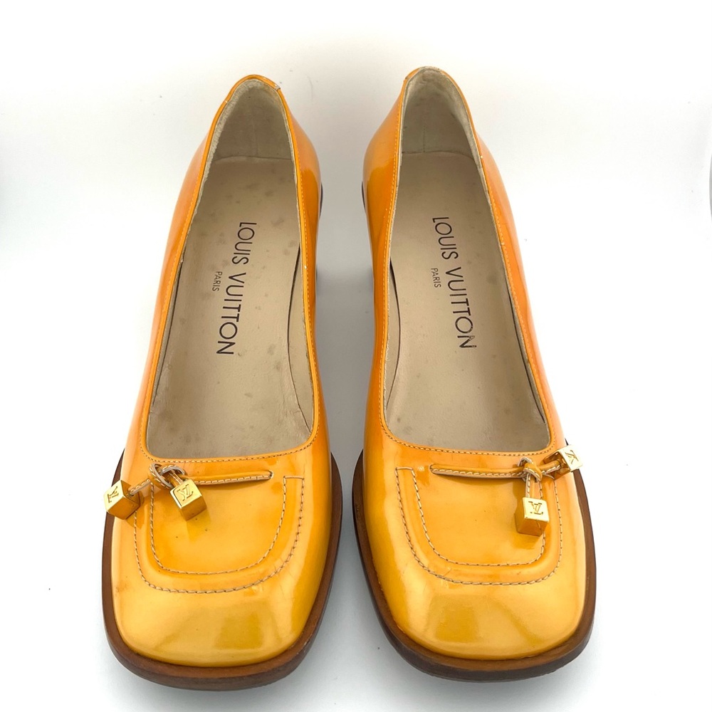 Vintage Louis Vuitton mustard yellow patent leather pumps in EU35.5 US5